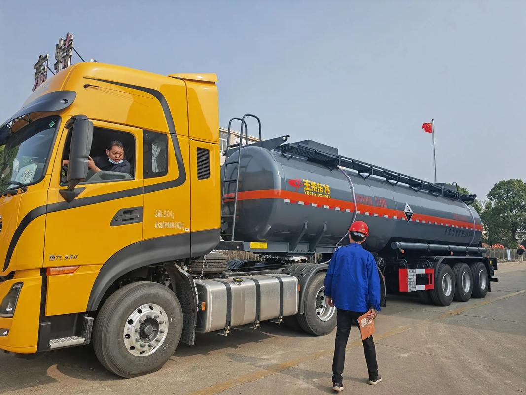 28.3方腐蚀性罐式运输车,硫酸,盐酸,次氯酸钠运输车,与众